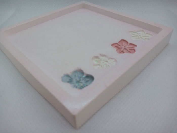 Set decorativ  alb/roz cu flori imprimate. [22]