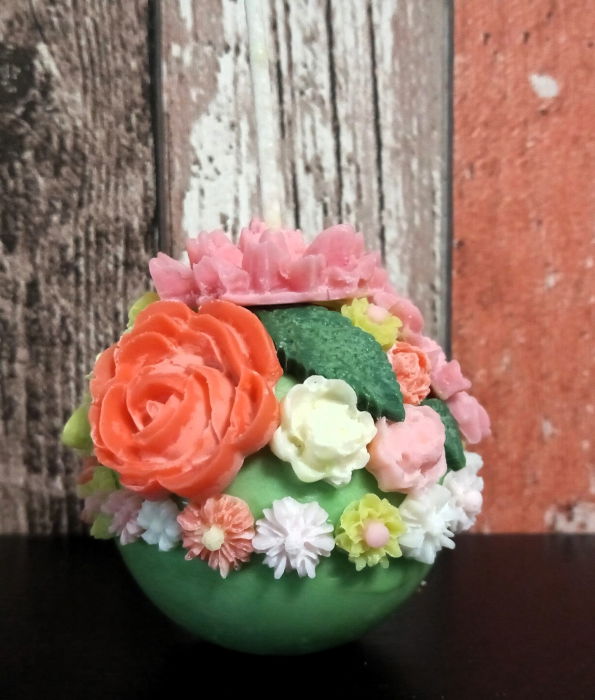 Buchet de flori. Lumanare parfumata cu design floral unicat - sfera verde. [1]