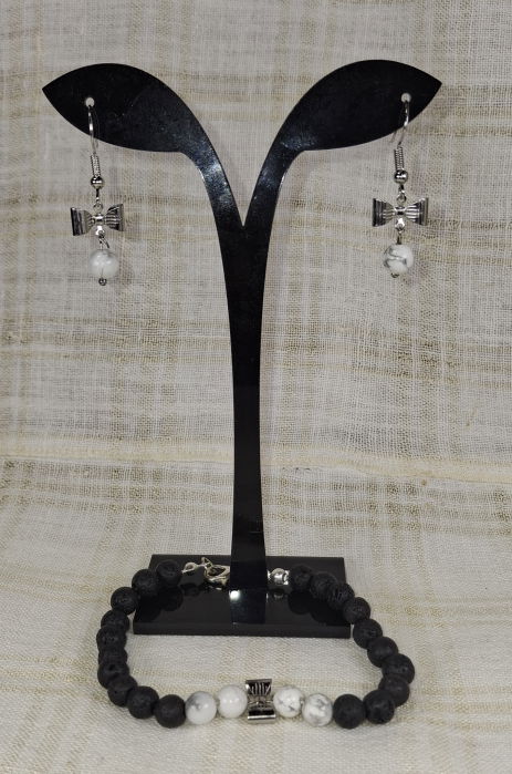 Set bratara si cercei din lava neagra si howlit [3]