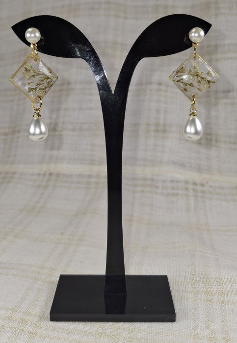 Cercei  din rasina cu floricele naturale albe. [5]