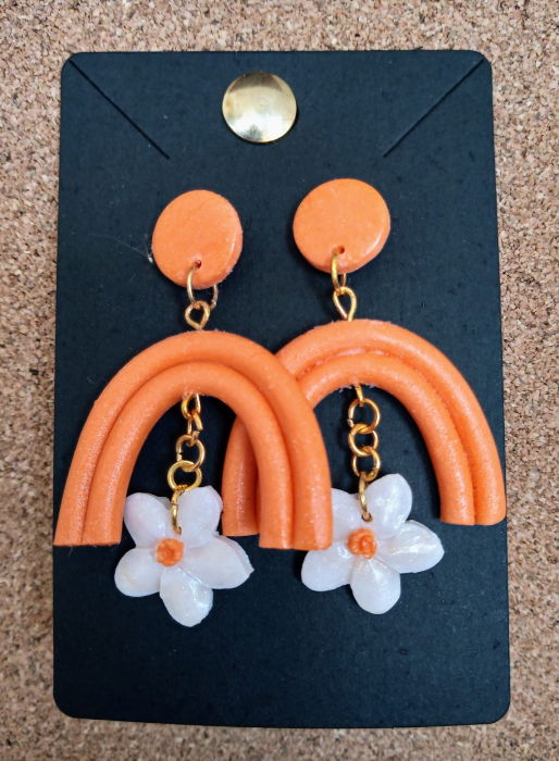 Cercei  portocalii cu floricele albe. [1]