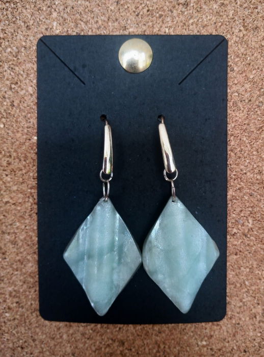 Cercei romb, jad verde cu margini argintii. [1]