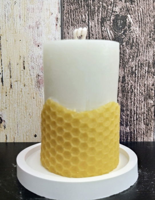 Lumanare decorativa din ceara naturala de albine + suport rotund din ceramica handmade [1]
