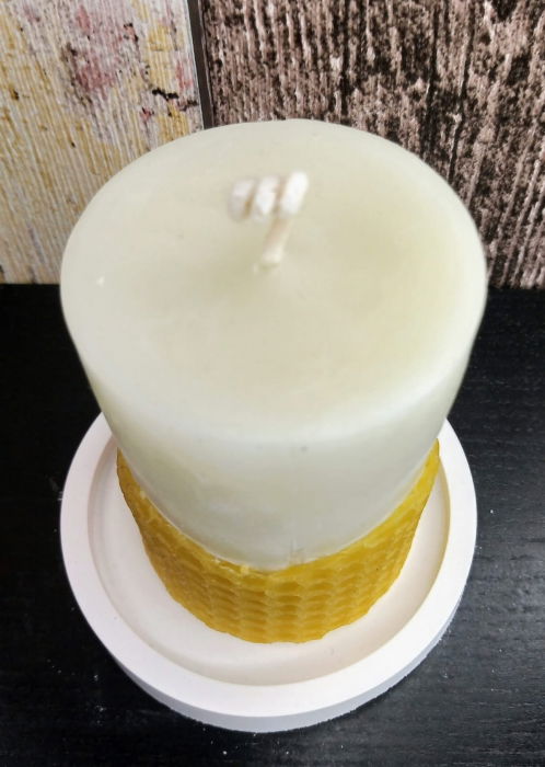 Lumanare decorativa din ceara naturala de albine + suport rotund din ceramica handmade [3]