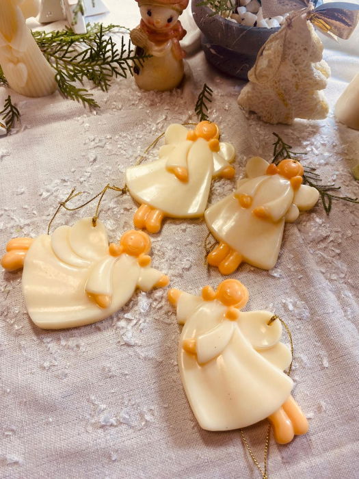 Decoratiuni pentru brad. Set de 4 Ingerasi simpli din ceara parfumata. [3]