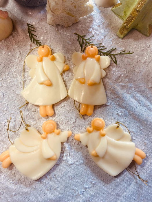 Decoratiuni pentru brad. Set de 4 Ingerasi simpli din ceara parfumata. [2]