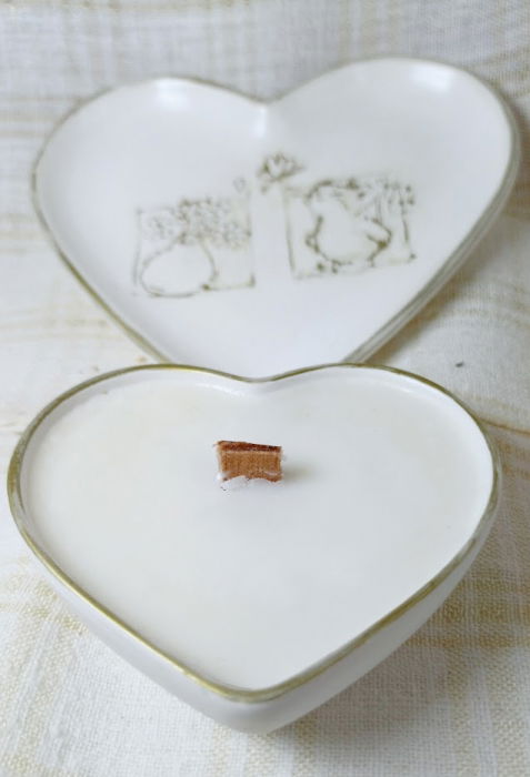 Farfurie albă argintie + lumânare din ceară de soia în formă de inimă [7]