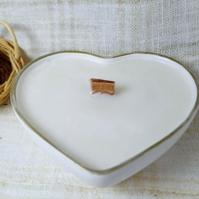 Farfurie albă argintie + lumânare din ceară de soia în formă de inimă [5]