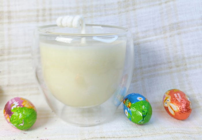 Farfurie albă cu iepuras si ou + lumânare din ceară de soia în pahar din sticla [5]