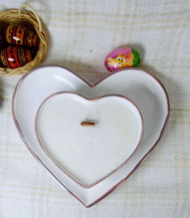 Farfurie albă + lumânare din ceară de soia în formă de inimă [4]