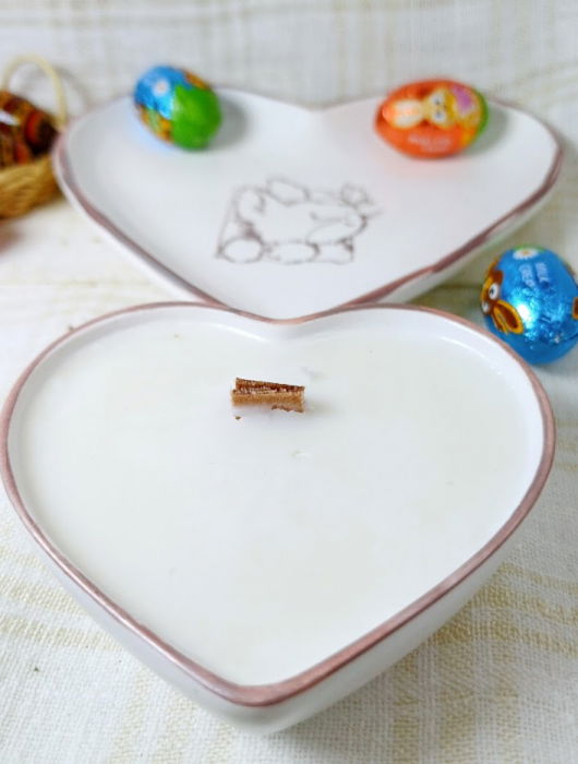 Farfurie albă + lumânare din ceară de soia în formă de inimă [10]