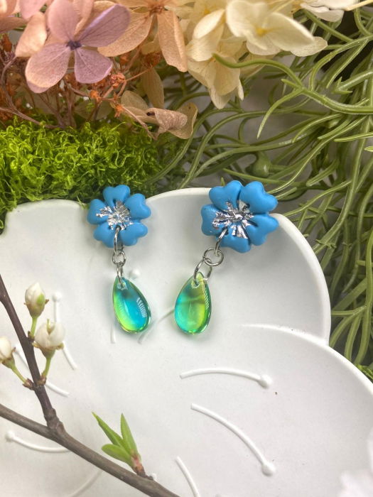 Florile albastre cu picatura verde [4]