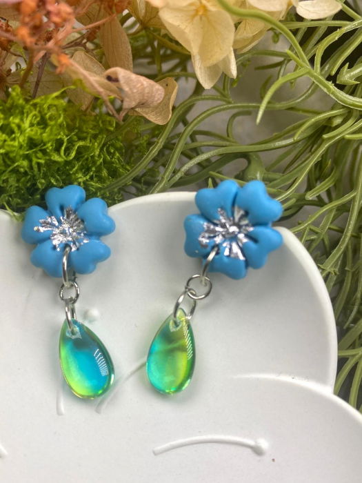 Florile albastre cu picatura verde [2]