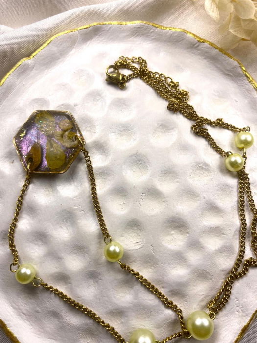 Lanțisor auriu cu floricele galbene montate in rasina [1]