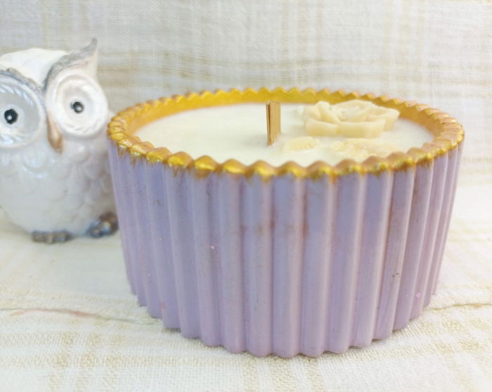 Lumanare din ceara de soia in recipient din ceramica handmade, mov/auriu. [5]