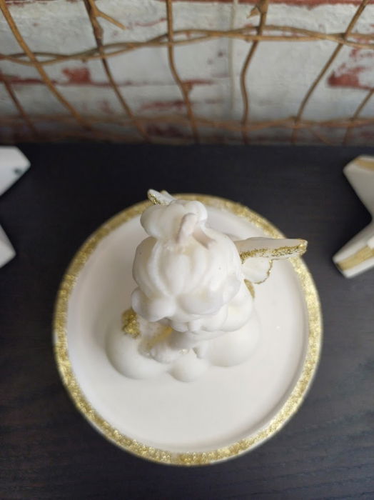 Lumanare "ingeras pe nor " cu farfurioara din ceramica roz/auriu [8]