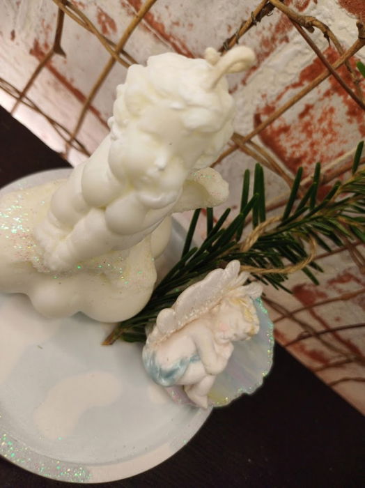 Lumanare "ingeras pe nor " cu farfurioara din ceramica bleu. [3]