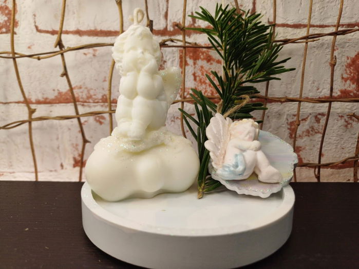 Lumanare "ingeras pe nor " cu farfurioara din ceramica bleu. [1]