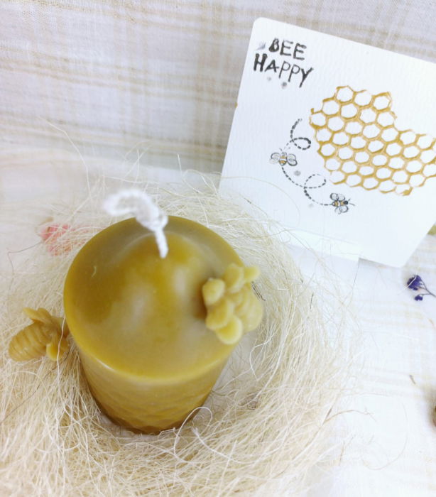 Set decorativ format dintr-o lumanare din ceară de albine si un suport - farfurie rotund din ceramică albă, [8]