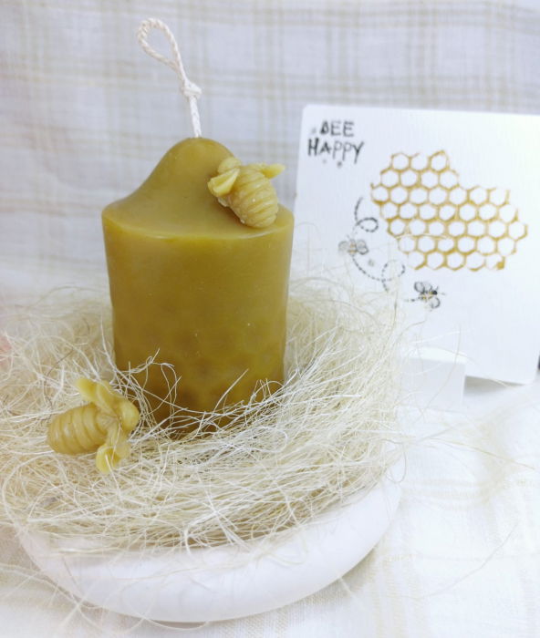 Set decorativ format dintr-o lumanare din ceară de albine si un suport - farfurie rotund din ceramică albă, [1]