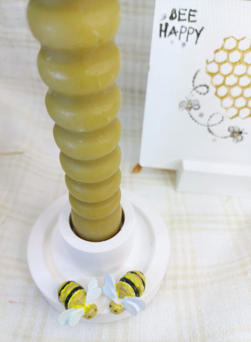 Lumanare cilindrica din ceara de albine si suport - sfesnic din ceramica decorat cu albinute. [5]