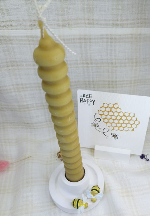 Lumanare cilindrica din ceara de albine si suport - sfesnic din ceramica decorat cu albinute. [3]