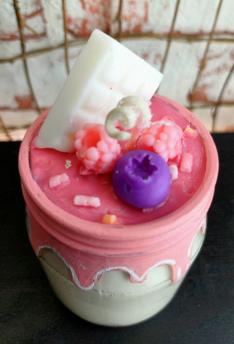 Lumanare parfumata, " Cupcake Roz ", in pahar de sticla vintage. [3]