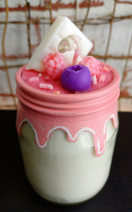 Lumanare parfumata, " Cupcake Roz ", in pahar de sticla vintage. [2]