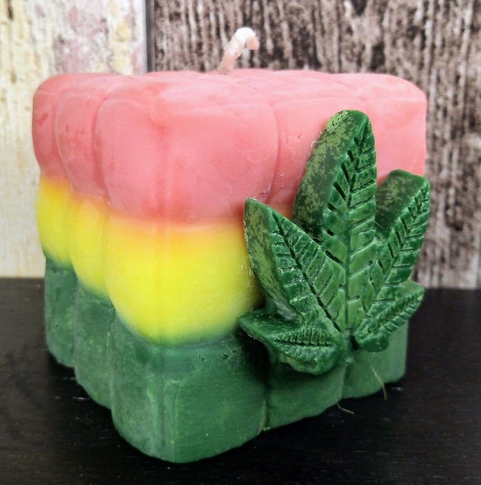 Lumanare parfumata " Rasta cub 2  ", in trei culori. [3]