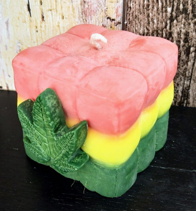 Lumanare parfumata " Rasta cub 2  ", in trei culori. [4]