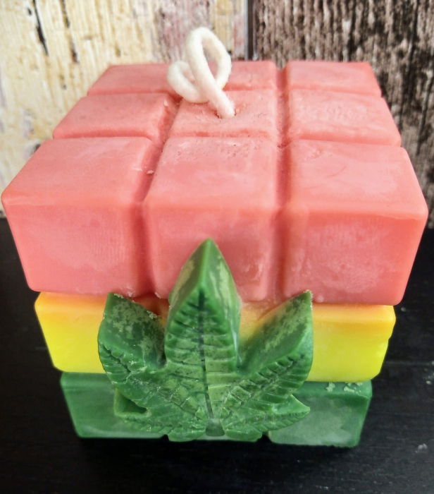 Lumanare parfumata " Rasta  Rubik cub ", in trei culori. [4]