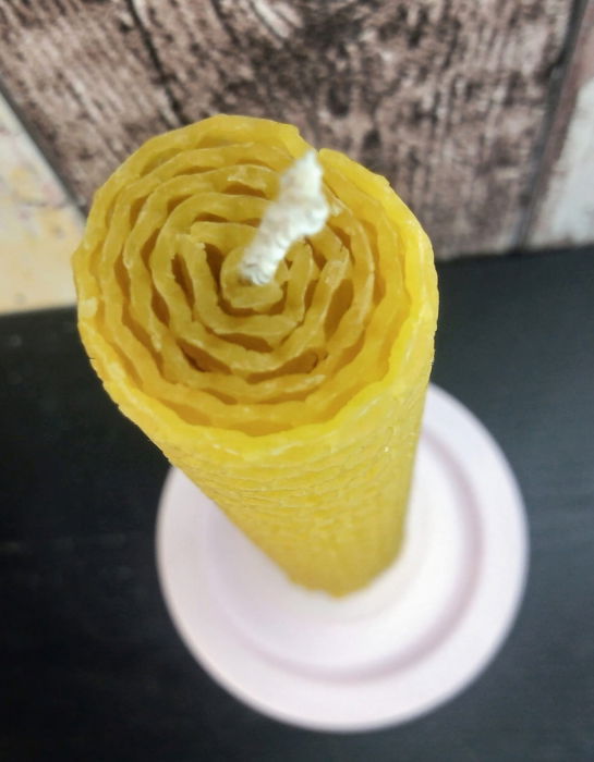 Lumanare decorativa din ceara naturala de albine + suport rotund din ceramica handmade [2]