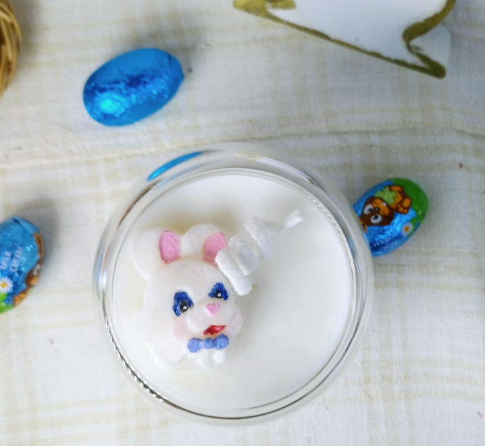 Lumanare albă parfumata de ceară de soia  cu iepuraș în sticlă [7]