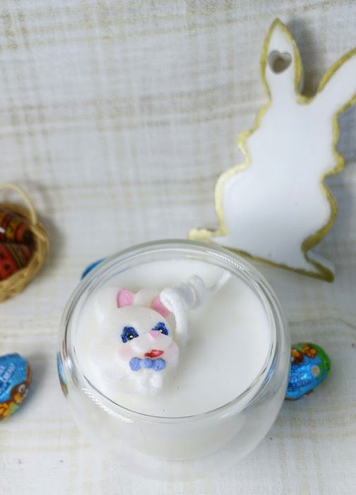 Lumanare albă parfumata de ceară de soia  cu iepuraș în sticlă [1]