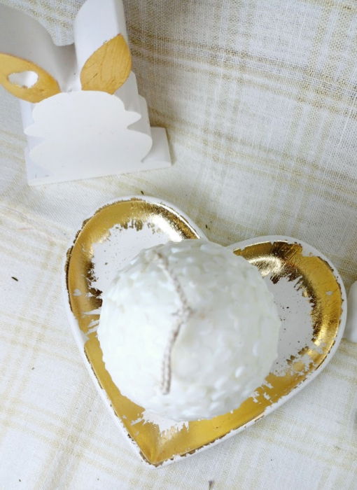 Ou alb cu flori din ceara de soia + suport in forma de inimă + iepuraș din ceramică handmade [7]