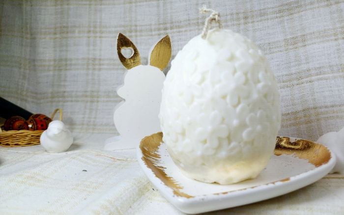 Ou alb cu flori din ceara de soia + suport in forma de inimă + iepuraș din ceramică handmade [4]