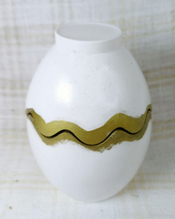 Ou alba/auriu din ceramica handmade + lumanare alba de ceara de soia [4]