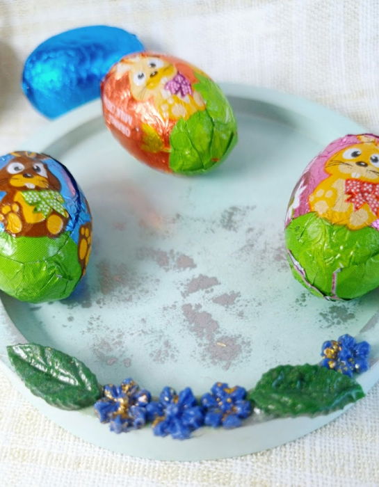 Ou albastre cu flori din ceara de soia + farfurie din ceramica handmade [8]