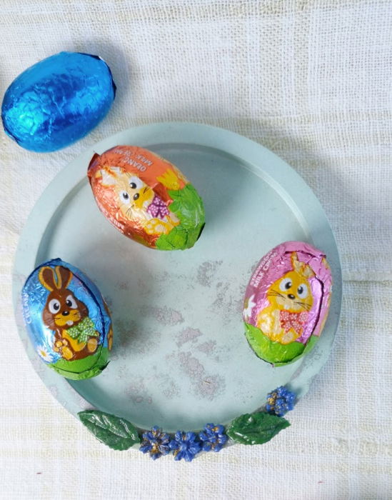 Ou albastre cu flori din ceara de soia + farfurie din ceramica handmade [7]