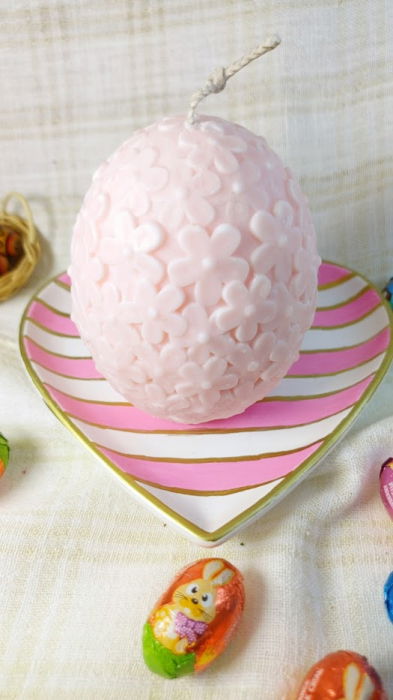 Ou roz cu flori din ceara de soia + farfurie cu dungi albe și roz din ceramica handmade [13]
