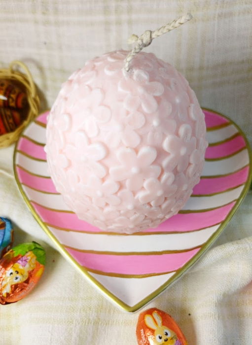 Ou roz cu flori din ceara de soia + farfurie cu dungi albe și roz din ceramica handmade [2]