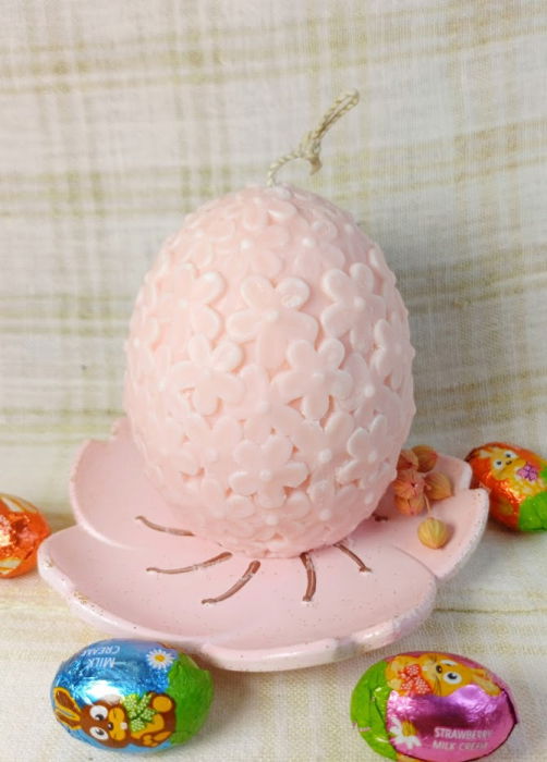 Ou roz cu flori din ceara de soia + farfurie din ceramica handmade roz [1]