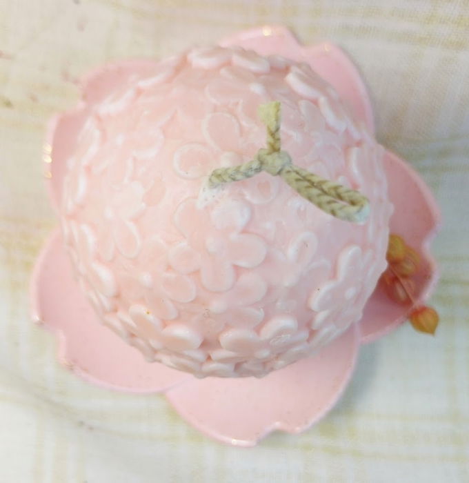 Ou roz cu flori din ceara de soia + farfurie din ceramica handmade roz [3]