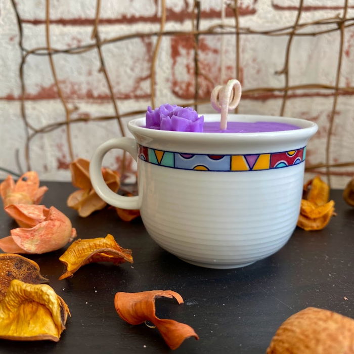 Lumanare " cescuta parfumata ", mov, in recipient vintage. [3]