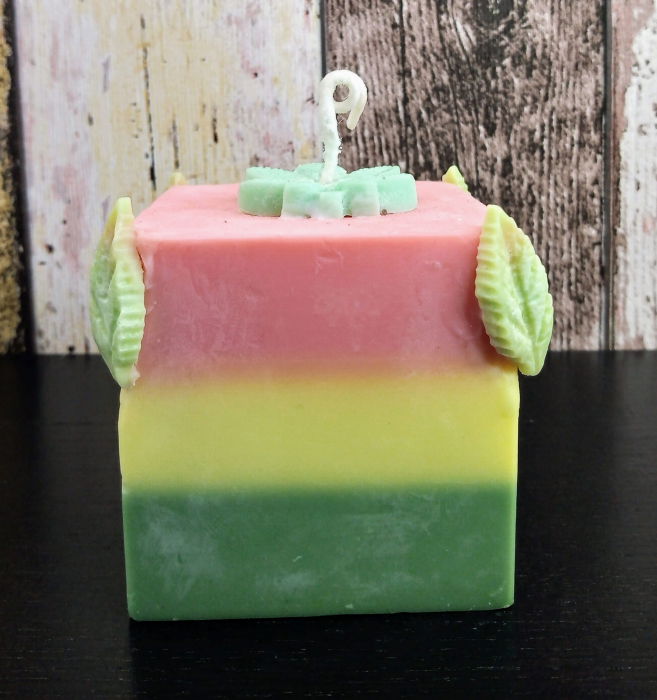 Lumanare parfumata " Rasta cub " , in trei culori. [1]