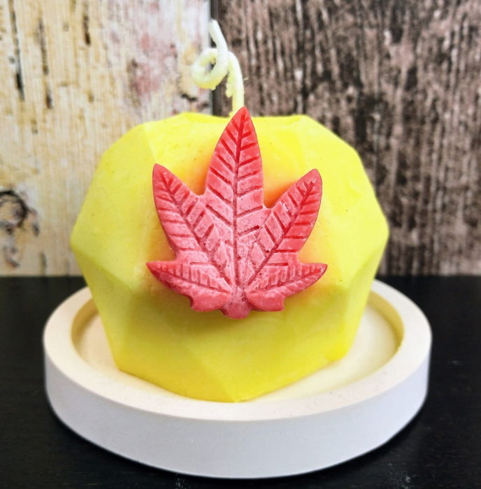 Lumanare parfumata " Rasta diamond "  cu suport ceramica handmade [1]