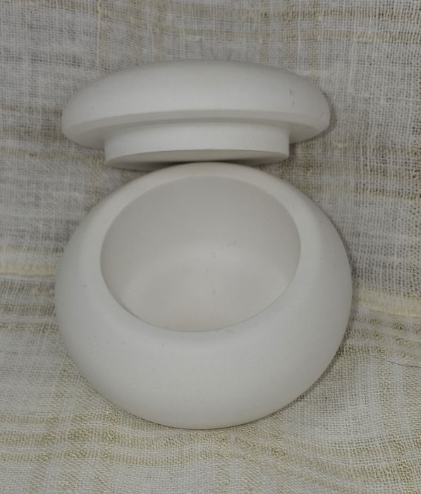 Caseta bijuterii - recipient rotund, alb, din ceramica, cu capac. [6]