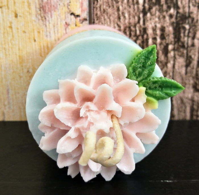 Lumanare parfumata roz - bleu + suport floare din ceramica handmade [3]