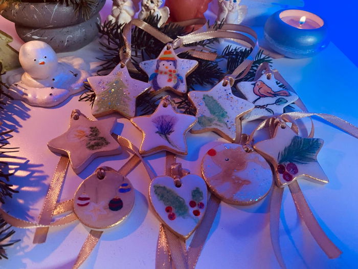 Set de 5 diferite decoratiuni din ceramica pentru bradul de Craciun [2]