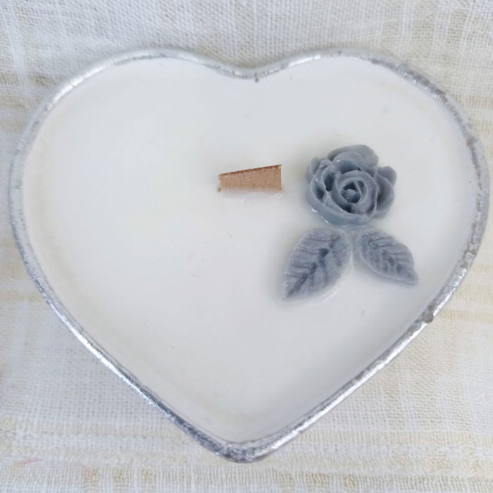 Set decorativ - lumanare parfumata in vas inimioara plus vas inimioara decor. [3]